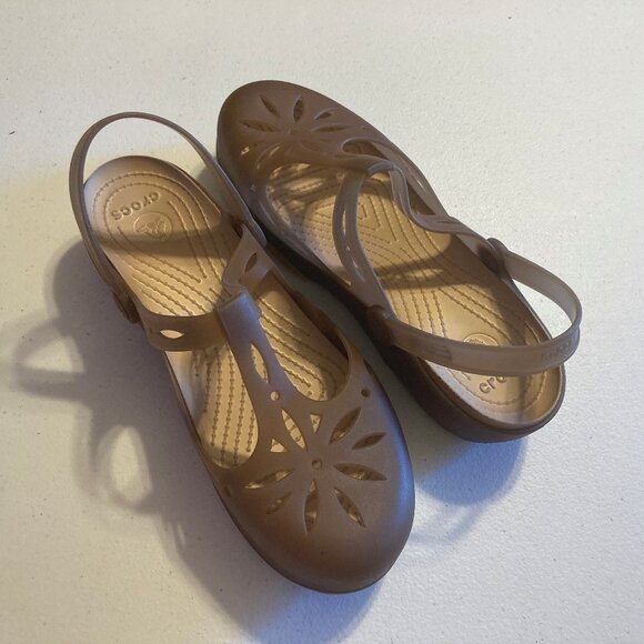 RARE ! Crocs Isabella Brown Cut-Out Floral T-strap Mary Jane - Picture 2 of 3